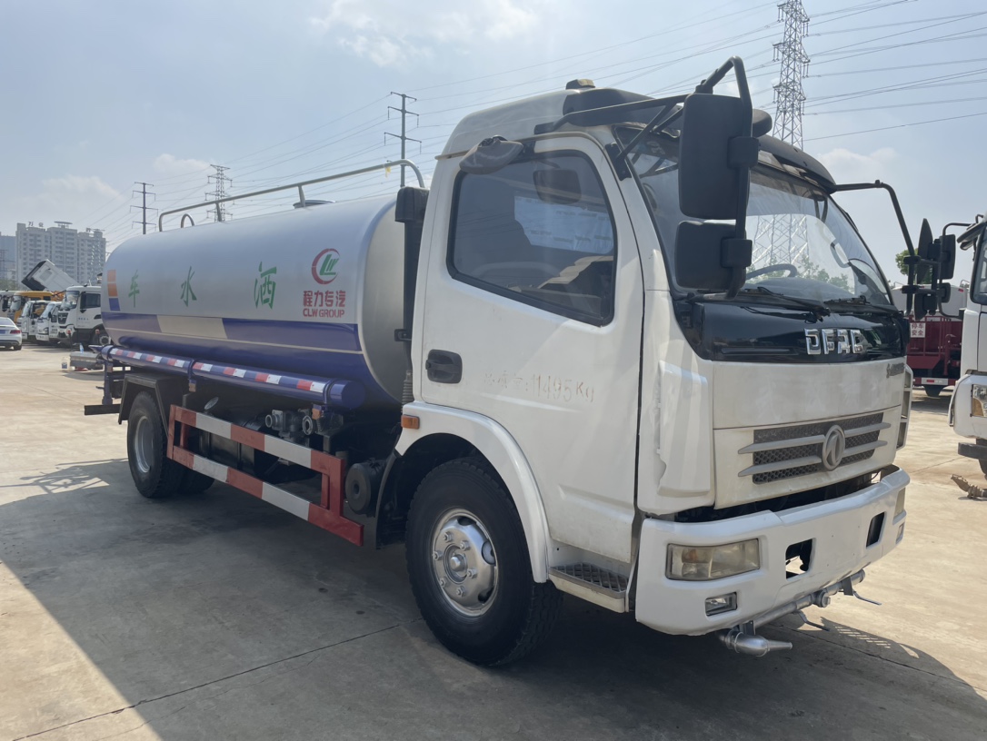  1??車型：10方灑水車 2??年份：2016年11月 3??發動機：朝柴140馬力，國四 4??底盤配置：東風多利卡，3800軸距，六檔變速箱， 5??上裝