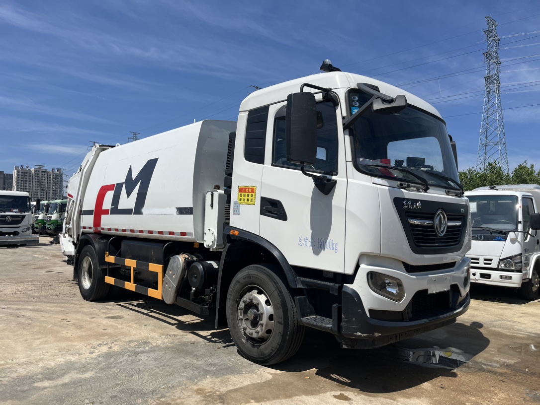 二手福龍馬14方壓縮 2??年份：2021年6月 3??發動機：康機230馬力，國六 4??底盤配置：東風天錦底盤，4500軸距，六檔變速箱，275真空胎 5?